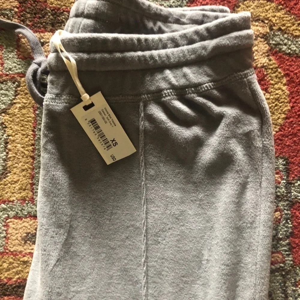 Women’s NWT gray workout pants. - Picture 5 of 5